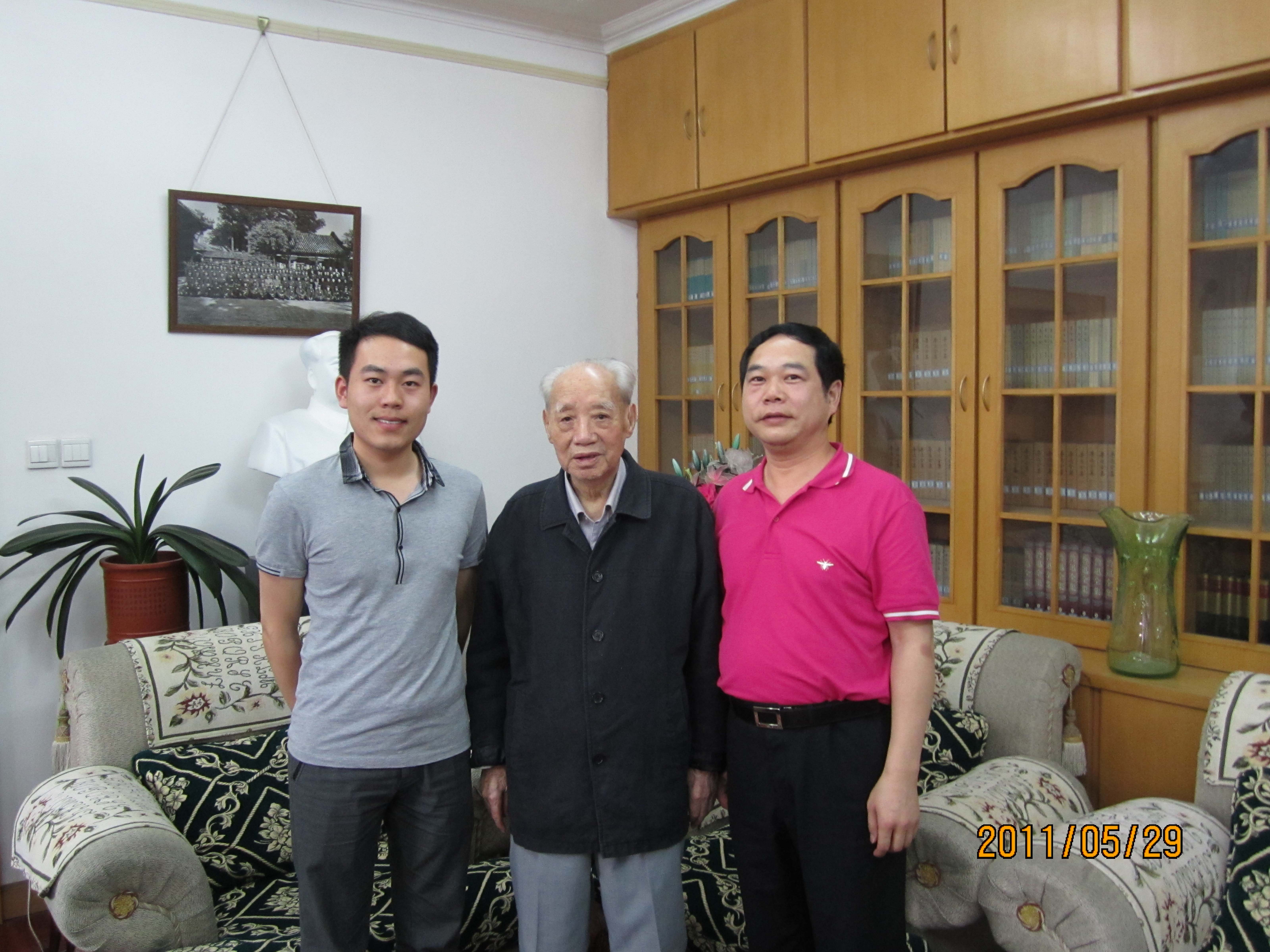 2011年5月全黨紅色之旅，拜望96高齡的中共中央原副主席汪東興.JPG