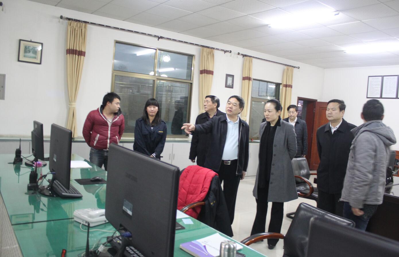 2014年1月，時任懷化市市長李暉蒞臨公司調(diào)研.JPG