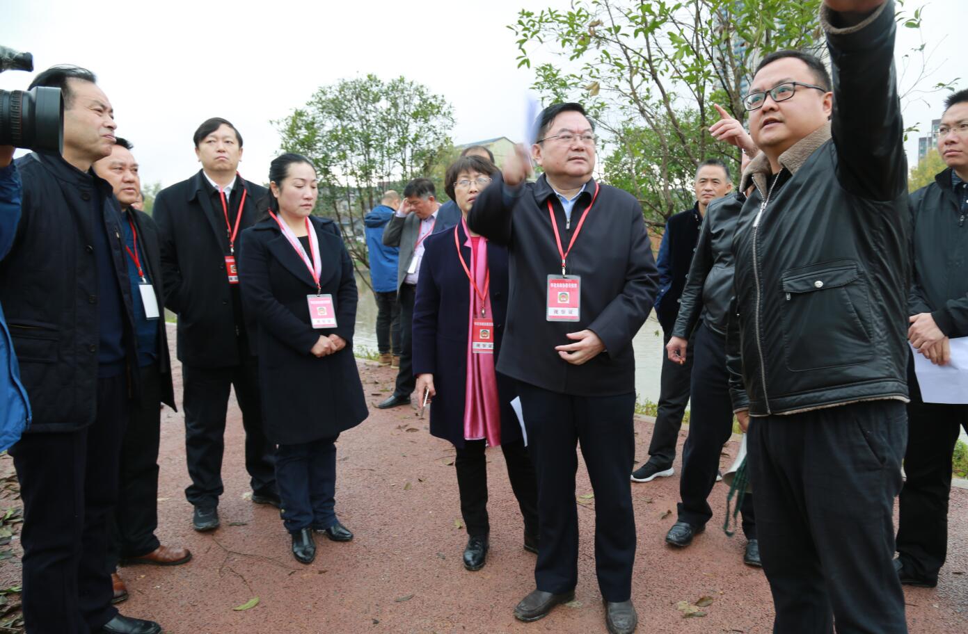 2018年11月，市政協(xié)主席李軍察看污水處理管網(wǎng).JPG
